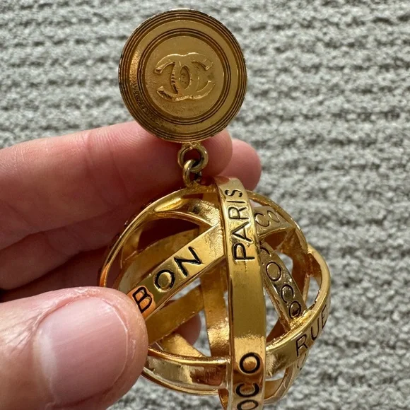 Vintage Authentic Chanel Earrings - Picture 3 of 9